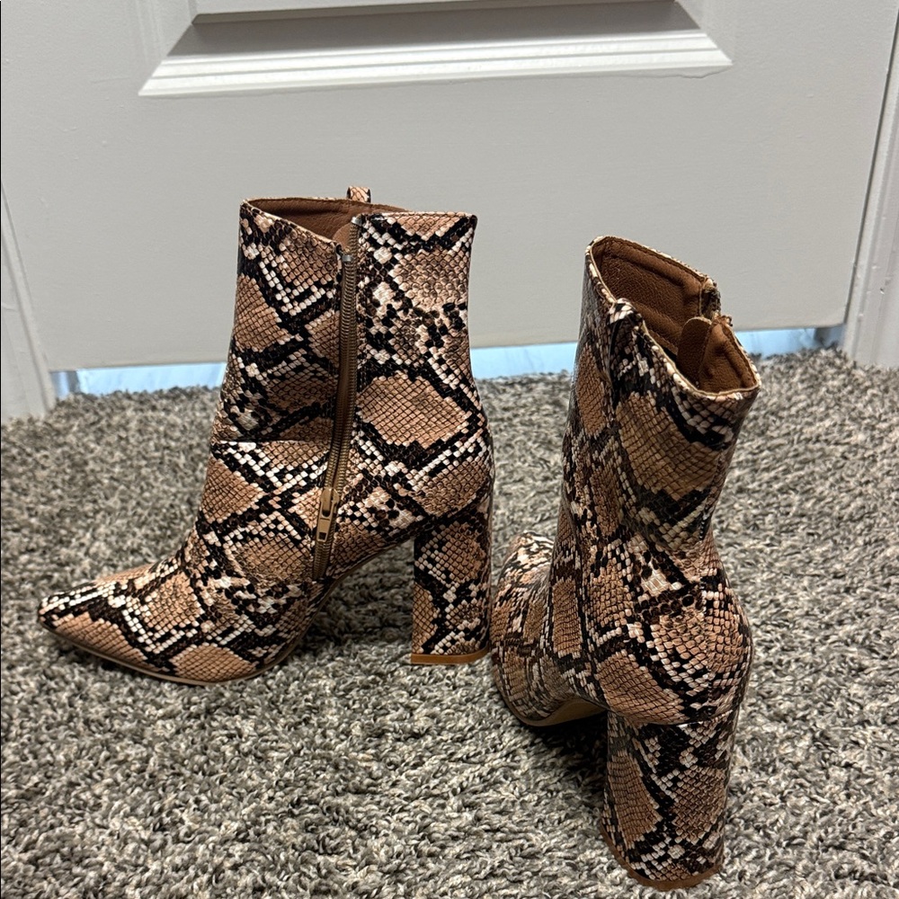 Snakeskin Patterned Ankle Boots - Picture 5 of 6